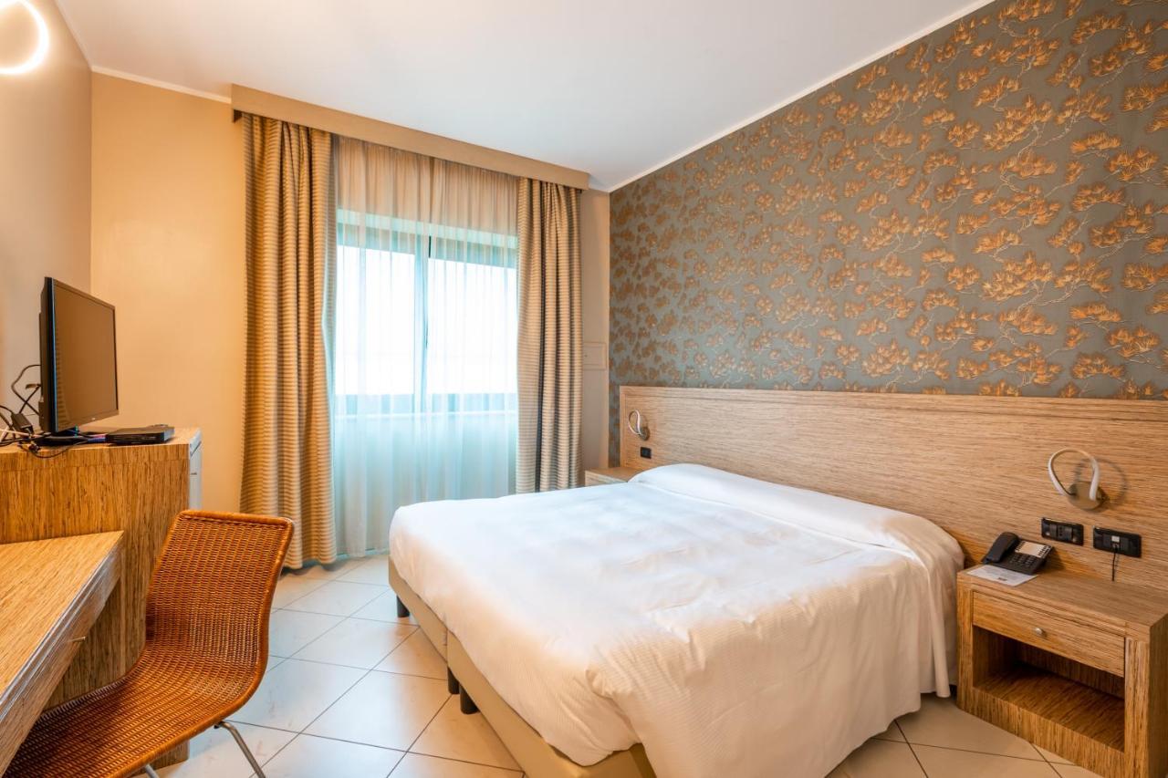 Hotel Parisi Nichelino Exterior foto